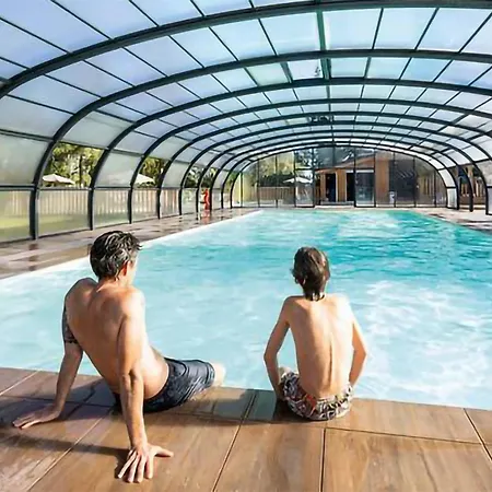 2 Bedroom Lovely Stacaravan In Campsite *