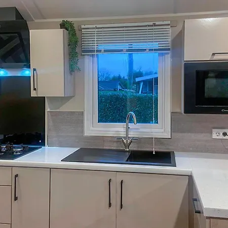 Кемпинг 2 Bedroom Lovely Stacaravan In *