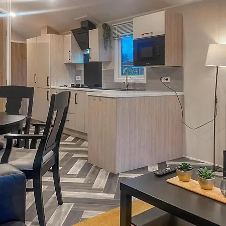 2 Bedroom Lovely Stacaravan In Кемпинг Хардервейк