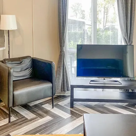 2 Bedroom Lovely Stacaravan In Кемпинг